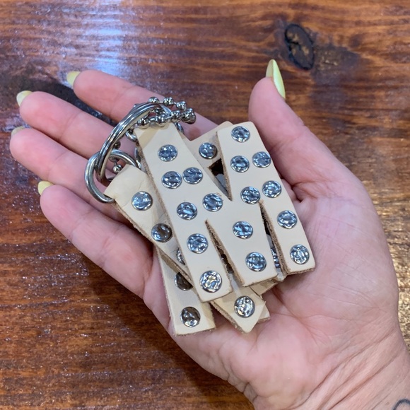 Consuela MTRA CHARM - Picture 4 of 17